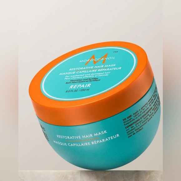 Moroccanoil Restorative Hair Mask 250mls
For weakened and damaged hair - Picture 4 of 8